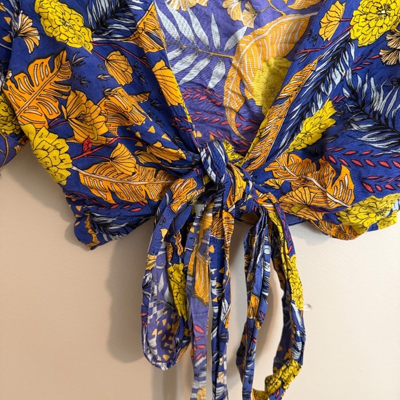 XIX Palms Honolulu Floral Wrap Blouse Size Small - Picture 7 of 10